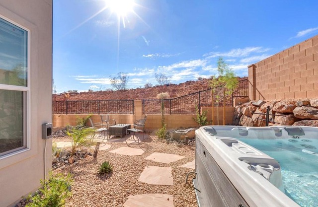 Paseos 1213 Brand New Home, Private Hot Tub, BBQ Grill, Ping Pong, Air Hockey, and More!