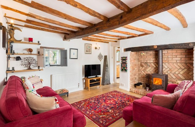 Pass the Keys | Traditional 3 Bed Cottage in Historic Village