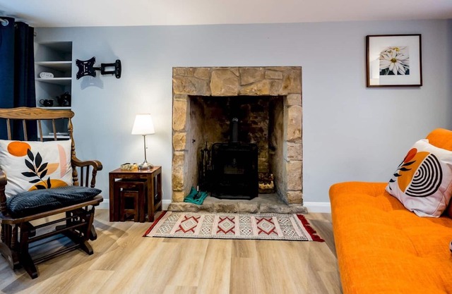 Pass the Keys | 1 bedroom studio with a cosy indoor log fire