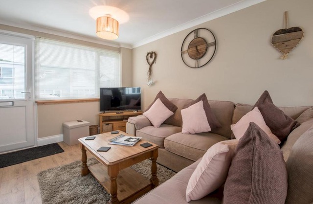 Pass the Keys 2 Bedroom chalet Fully equipped with Parking WiFi
