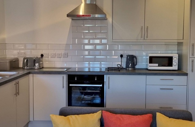Pass the Keys | 3 Devondale Bungalows Modern bungalow with parking near the beach