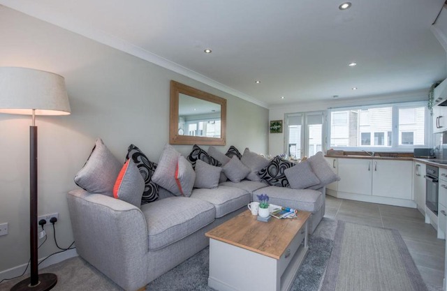 Pass the Keys 4 Bed Chalet Fully equipped w Free Parking WiFi