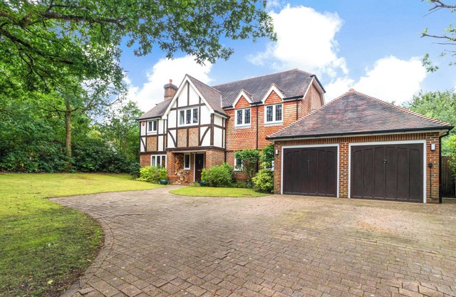 Pass the Keys | Ashdown Forest retreat a spacious stylish house