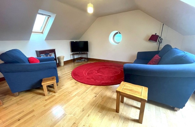 Pass the Keys | Beautiful Rural 3BR Cottage with Stunning Views