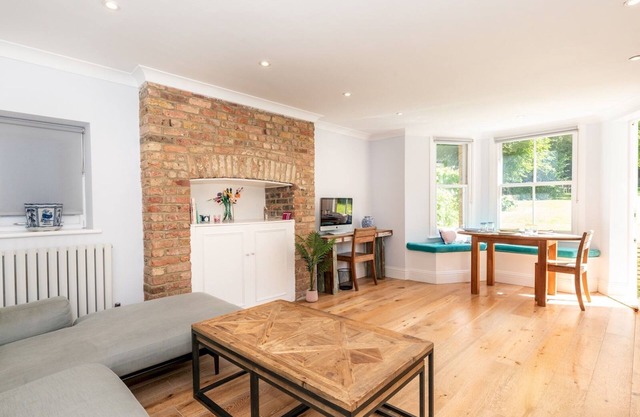Pass the Keys | Beautiful Richmond Hill, parking and huge garden