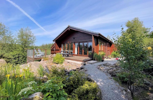 Pass the Keys Beautiful 2BR Beach Lodge Set In Stunning Gardens