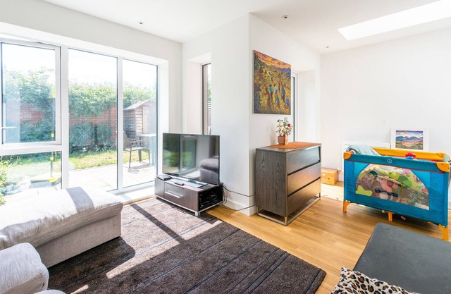 Pass the Keys | Beautiful Townhouse near by Acton Main Line