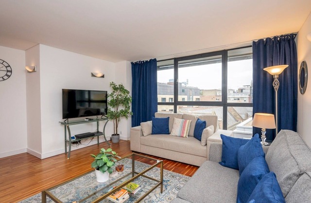 Pass the Keys | Bright Spacious Flat in Central London | Sleeps 6