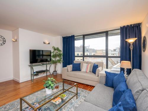 Pass the Keys Bright Spacious Modern 5th flr City Oasis-Sleeps 6
