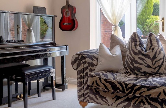 Pass the Keys | Charming Modern House