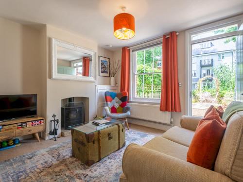 Pass the Keys Charming 2 bed cottage with parking in Canterbury