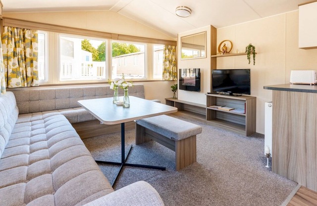 Pass the Keys | Cheerful 2 bedroom caravan with parking