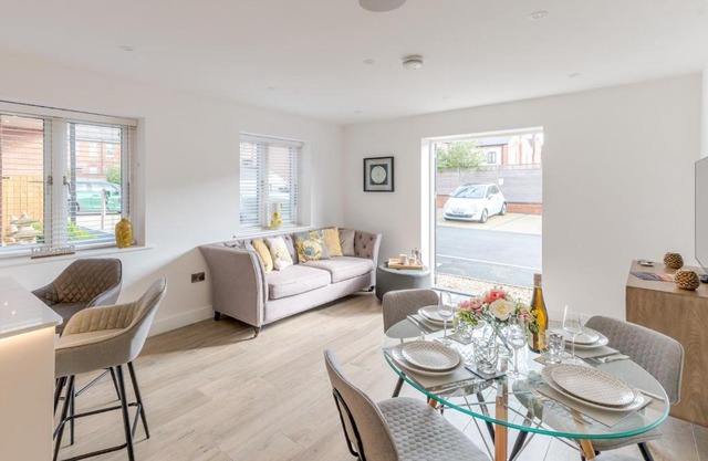 Pass the Keys Contemporary Apartment with Secure Parking