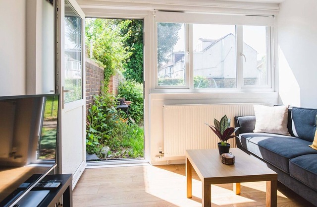 Pass the Keys | Convenient and Tranquil Flat in Seven Sisters