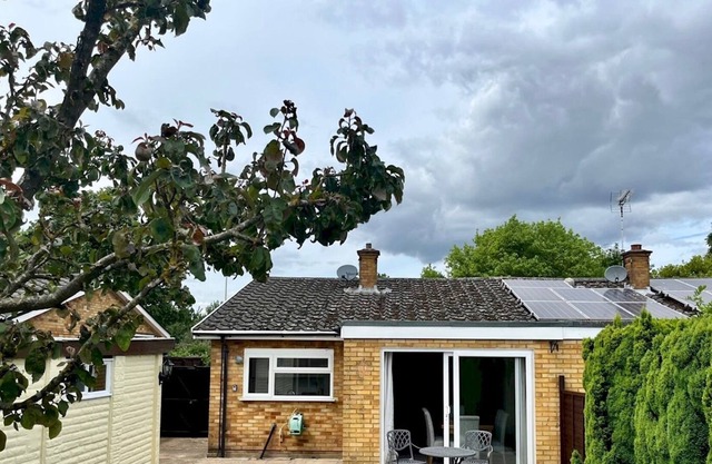 Pass the Keys | Cosy Family Friendly Bungalow with Parking Sleeps6