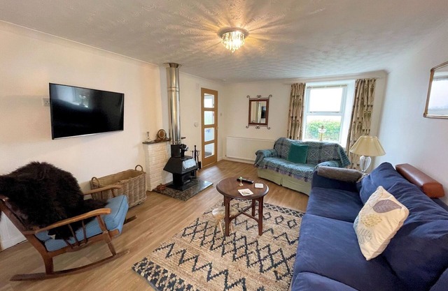 Pass the Keys | Cosy Spacious Cottage with Views and Garden
