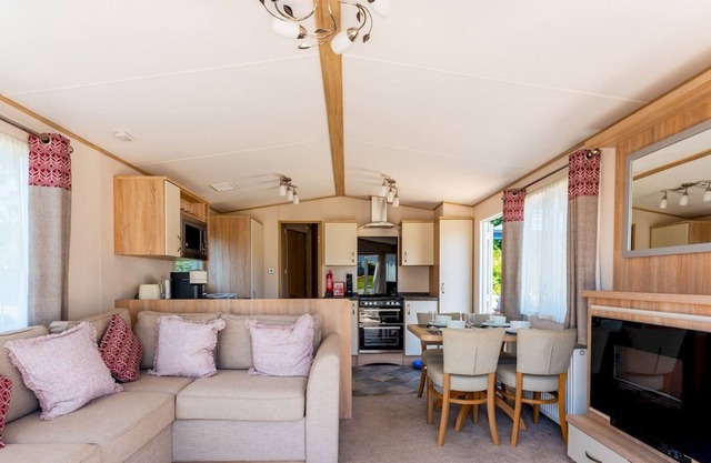 Pass the Keys | Delightful 2 bedroom caravan with parking