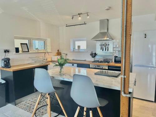 Pass the Keys Family home walking distance to beach Pet friendly