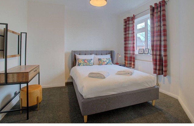 Pass the Keys | Gorgeous 3 Bed Home Near Manchester Airport