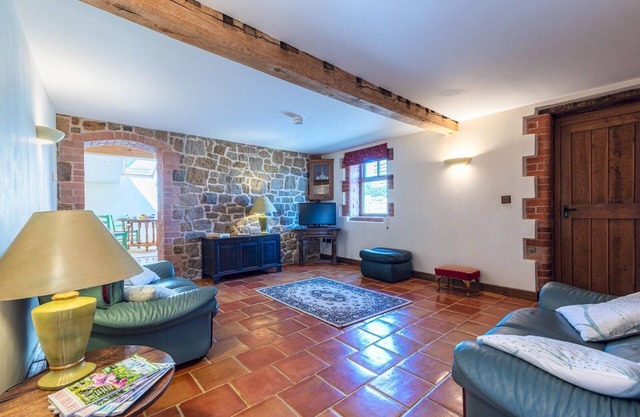 Pass the Keys | Hidden Gem in Stunning Location