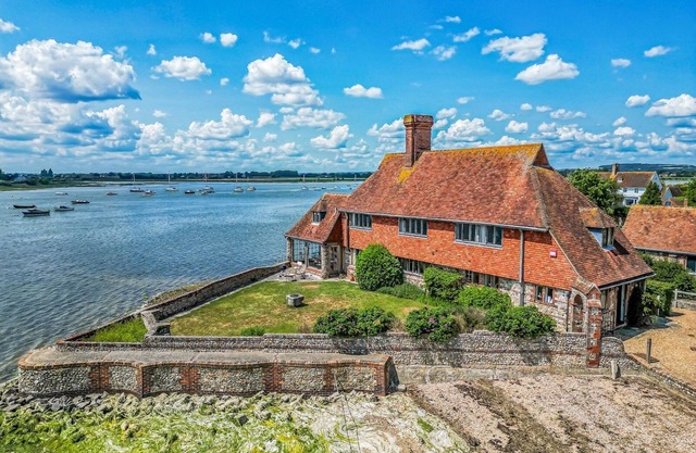 Pass the Keys | Historic Waterfront Home in Bosham