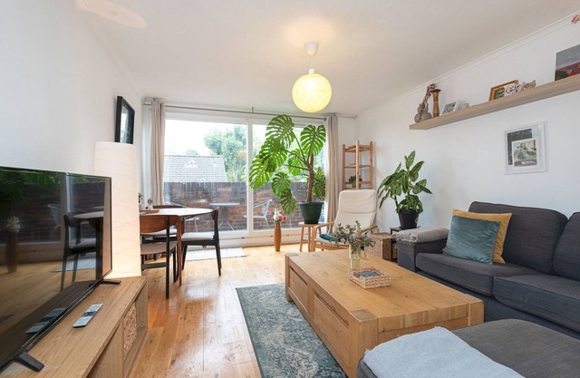 Pass the Keys | Homely maisonette in Crouch hill, North London