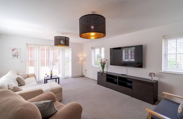 Pass The Keys Large Family Home 8+2 near Bicester Village