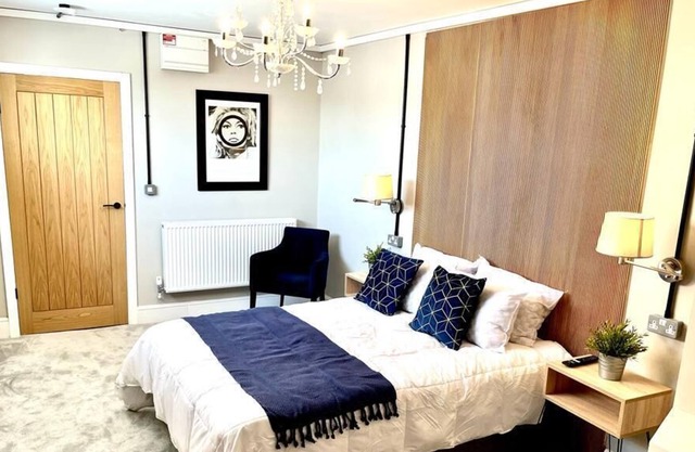 Pass the Keys | London House Boutique contemporary apartment town centre