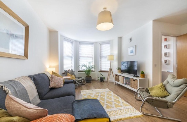 Pass the Keys Lovely 1BR Apt Belfast Castle Hiking Nearby