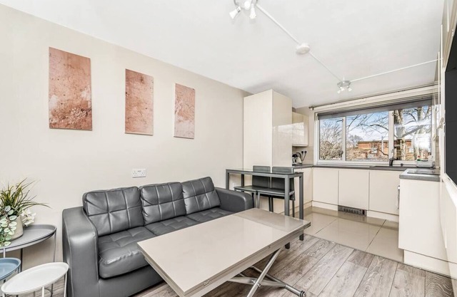 Pass the Keys | Modern Apartment by Whitechapel Hospital