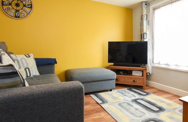 Pass the Keys | New 2 bed home with off road parking sleeps 6