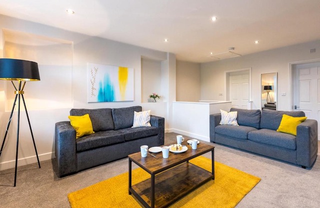 Pass the Keys Perfectly located 2 bed townhouse in Shrewsbury