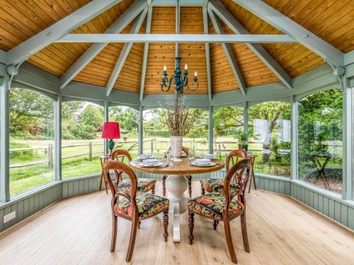 Pass the Keys Pretty Three Bedroomed home near the Beach