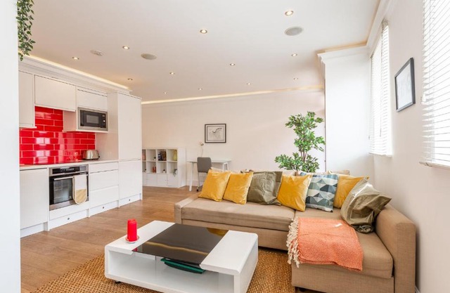 Pass the Keys Private Apartment minutes from Wimbledon
