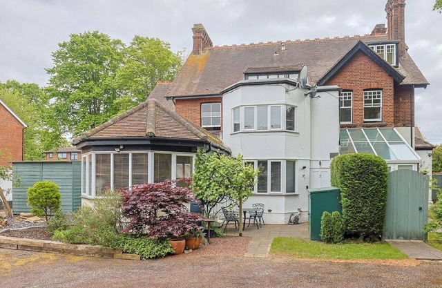 Pass the Keys | Spacious 1-bed Flat with Parking near River Thames