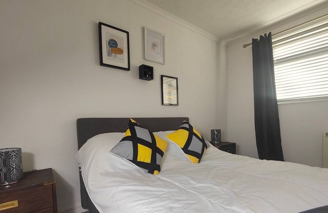 Pass the Keys | Spacious 2 Bedroom Apartment with Free Parking