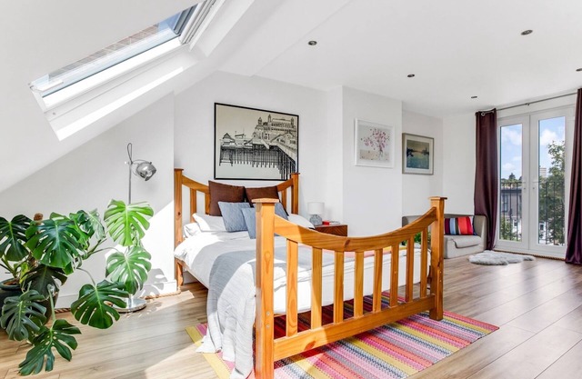 Pass the Keys | Stunning 3BR House with Garden Oasis
