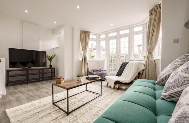 Pass the Keys Stylish Home in Wembley Park