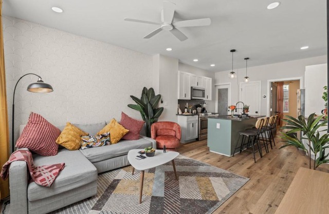 Passyunk Square Spacious 1 BR Oasis- Huge Deck