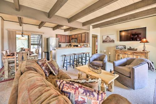 Patio and Fireplace Country Club Pinetop Condo!