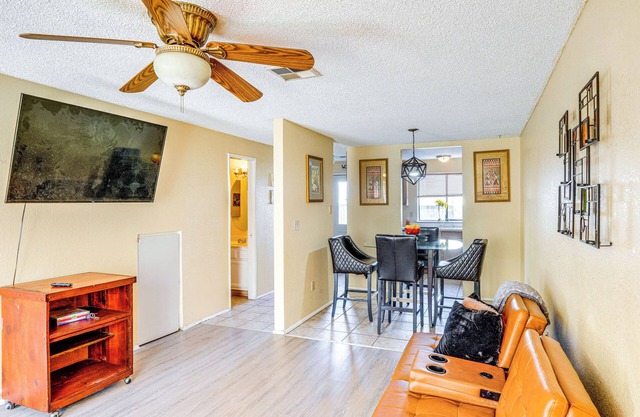 Patio & Mtn Views: Family Gem in California City