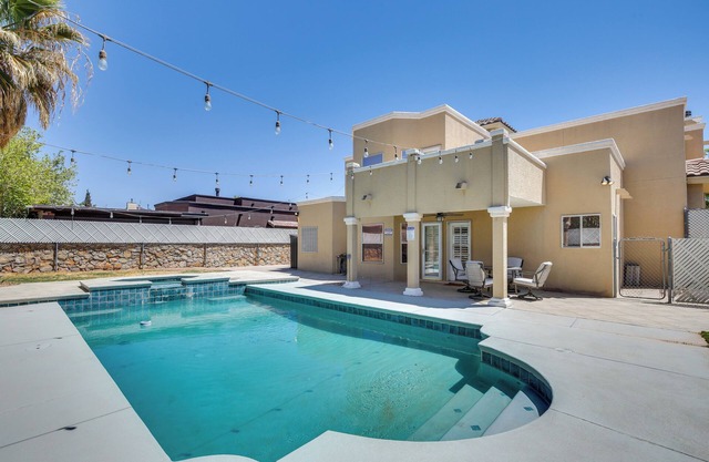 Patio, Pool & Spa: Family Retreat in Horizon City!