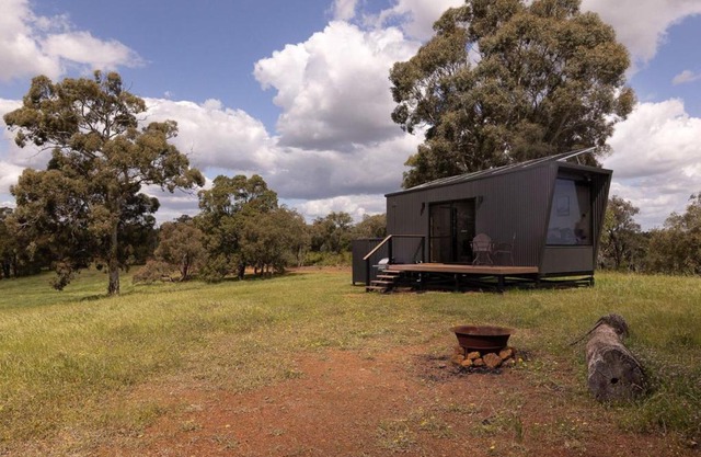 Patrick the tiny cabin in Chittering