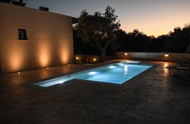 PAUL'S VILLA PLAKIAS