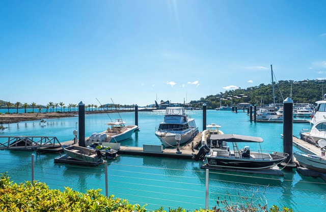 Pavillion 17 - Waterfront Spacious 4 Bedroom With Own Inground Pool And Golf Buggy