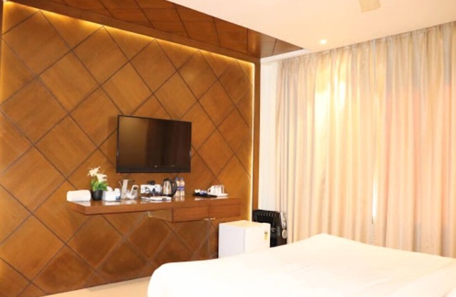 Pavna Palace Hotel