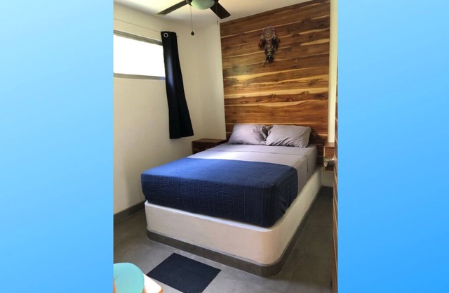 PAVONES Modern CONDO, Close 2 SURF! AC, FAST WIFI