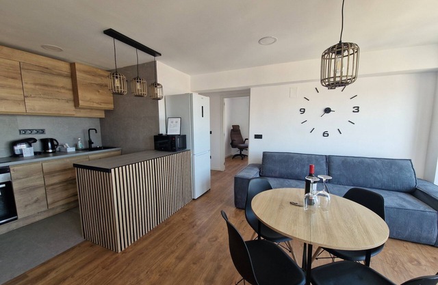 Paz Central Tower – Pets OK!