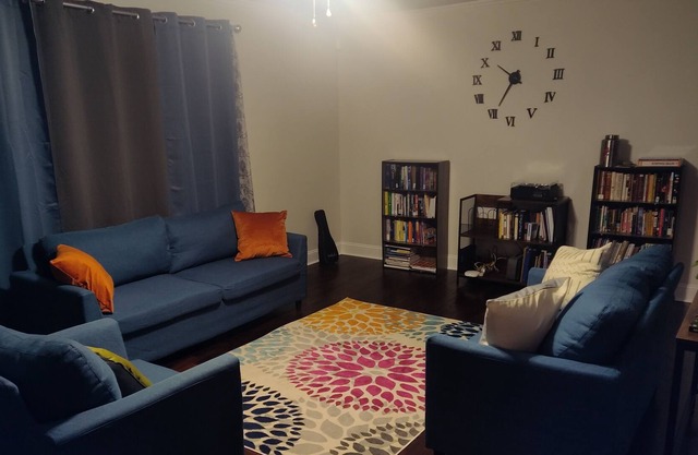 Peace and Privacy in a Cozy Modern Home close to amenities