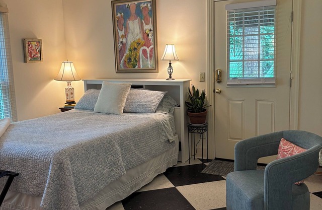 Peace LikeRiver is a charming one room efficiency; private porch and entrance.